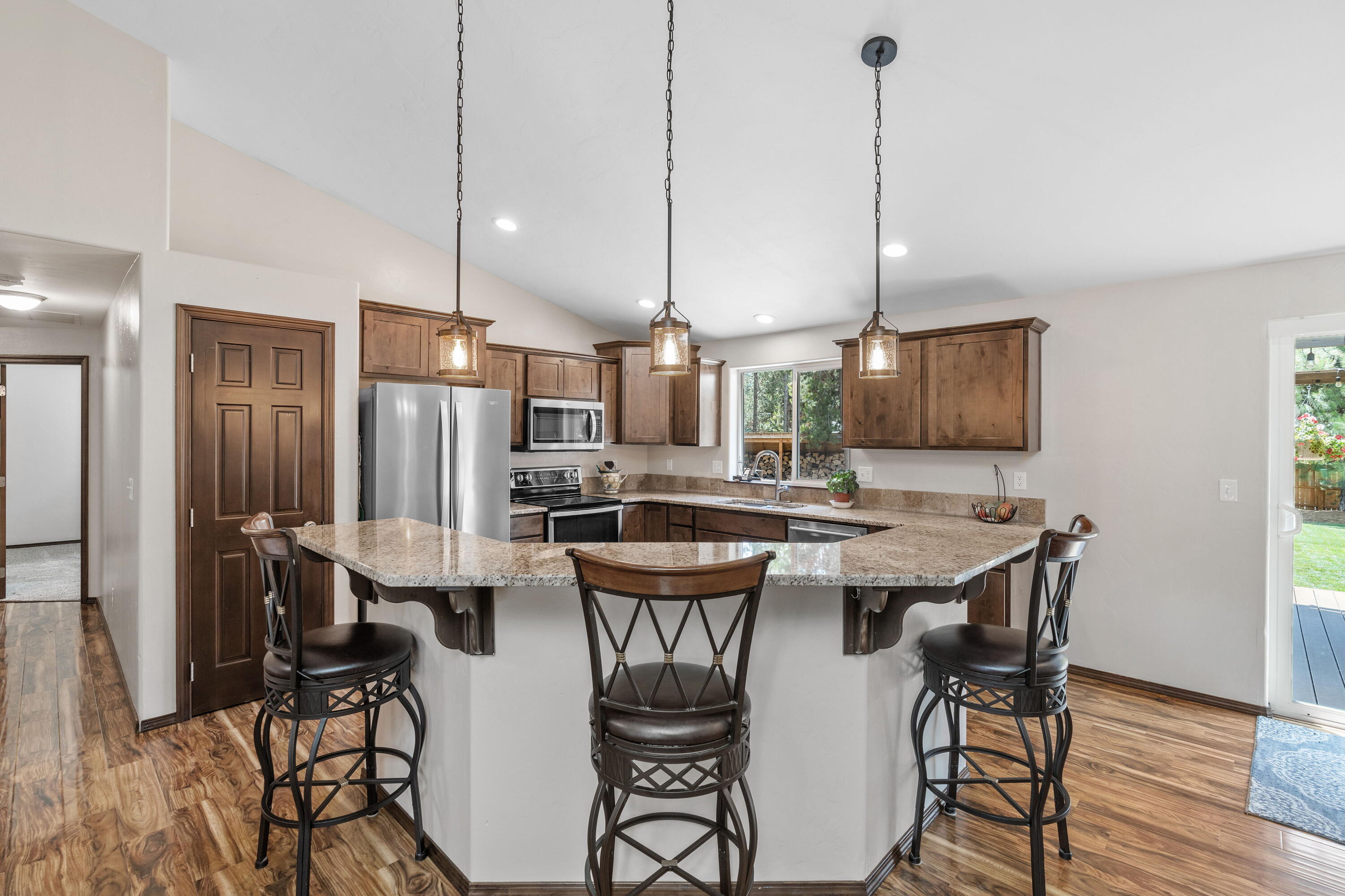 56249 Bufflehead Road Bend, OR 97707 - Photo 7 of 40 Spacious kitchen great for entertaining