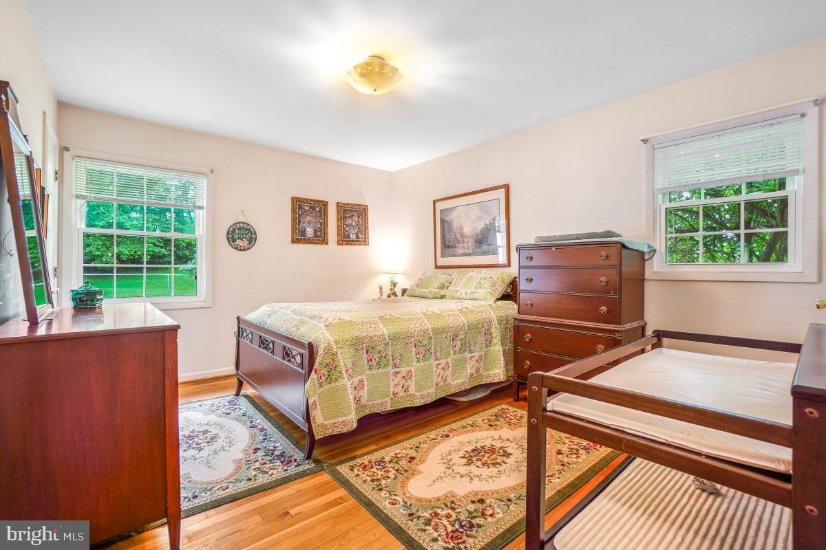 17916 Muncaster Road Derwood, MD 20855 - Photo 23 of 37 Primary Bedroom