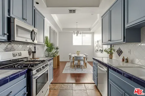 $745,000 | 4520 Fulton Avenue, Unit 14, Sherman Oaks, CA 91423