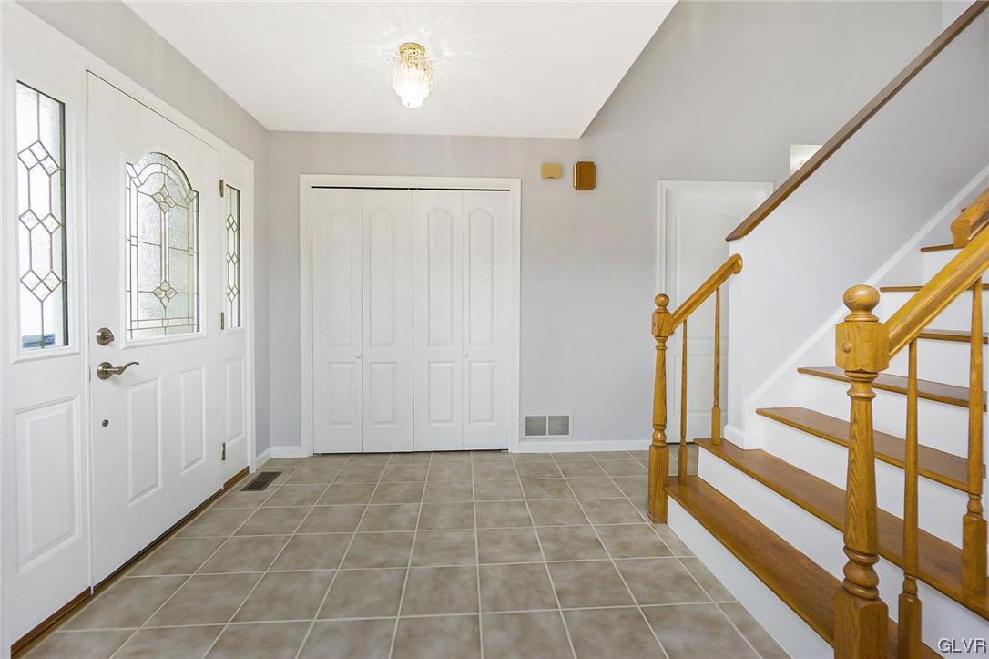 2581 Somerset Road Whitehall, PA 18052 - Photo 4 of 50 Gallery Image 4