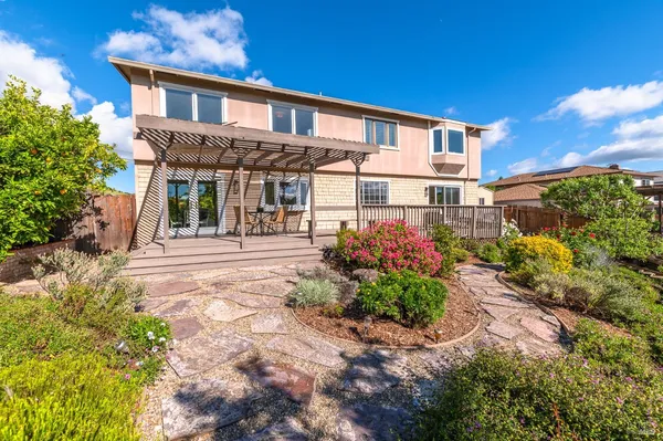 $1,725,000 | 4 Galway Lane, San Rafael, CA 94903