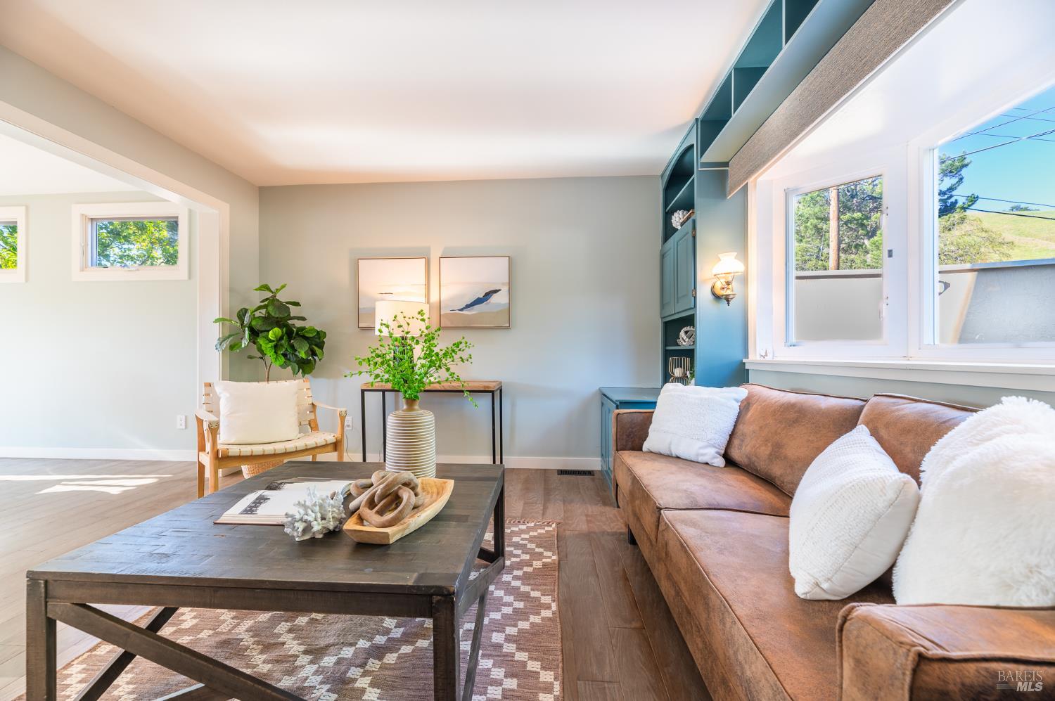 4 Galway Lane San Rafael, CA 94903 - Photo 13 of 45 a living room with furniture and a potted plant