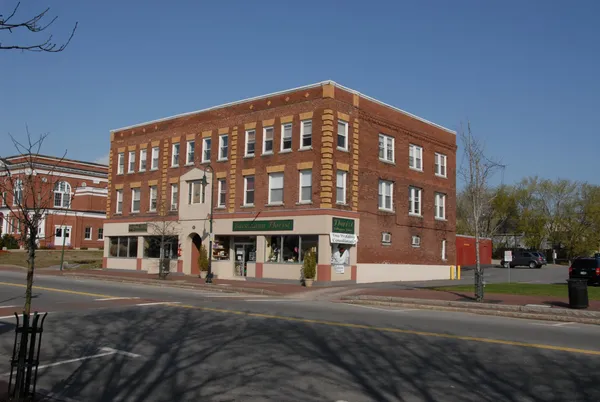 $1,466 | 15 West Broadway, Unit M, Derry, NH 03038