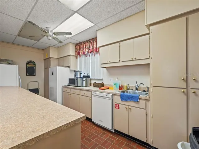 $135,000 | 400 Glennes Lane, Unit 103, Dunedin, FL 34698