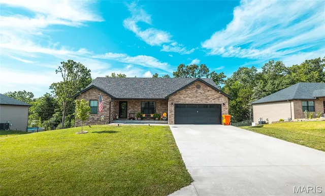 $400,000 | 1040 Daytona Drive, Lebanon, MO 65536
