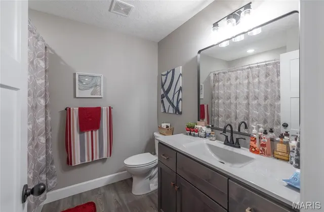 $400,000 | 1040 Daytona Drive, Lebanon, MO 65536