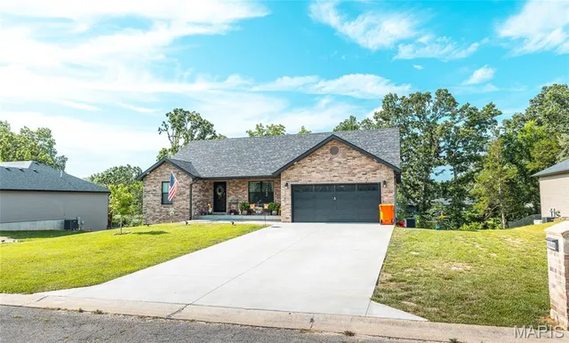 $400,000 | 1040 Daytona Drive, Lebanon, MO 65536