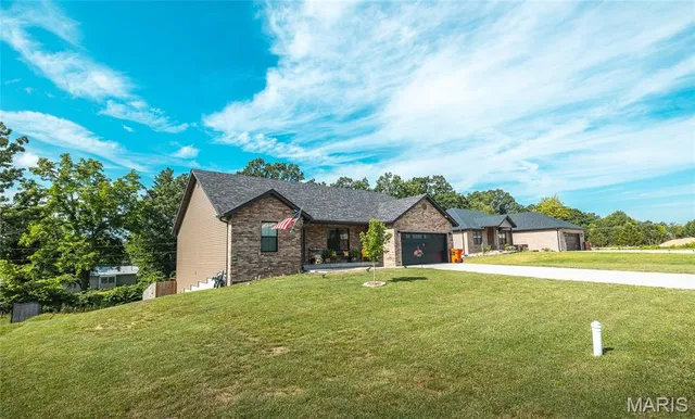 $400,000 | 1040 Daytona Drive, Lebanon, MO 65536