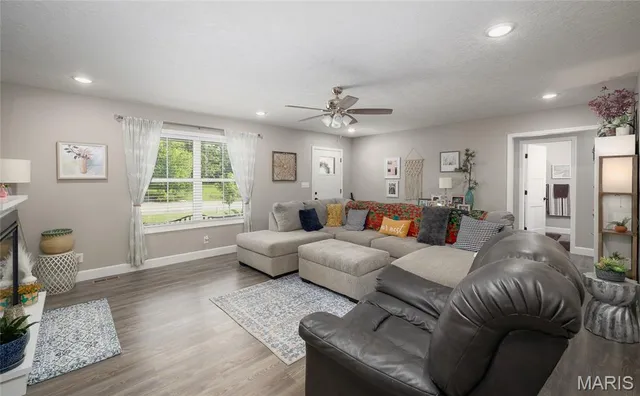 $400,000 | 1040 Daytona Drive, Lebanon, MO 65536