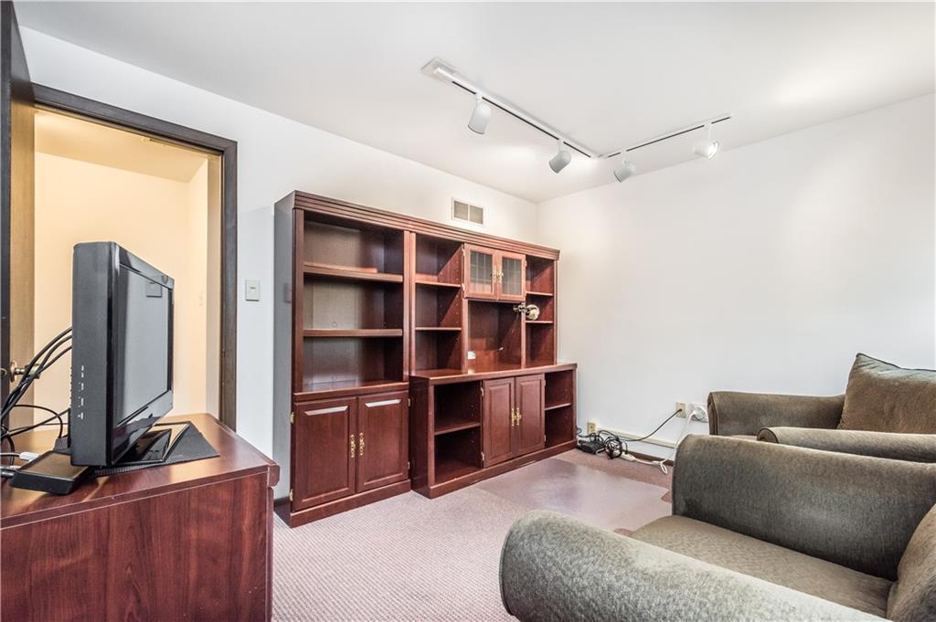 1616 Wilson Road Pittsburgh, PA 15236 - Photo 18 of 22 Gallery Image 18