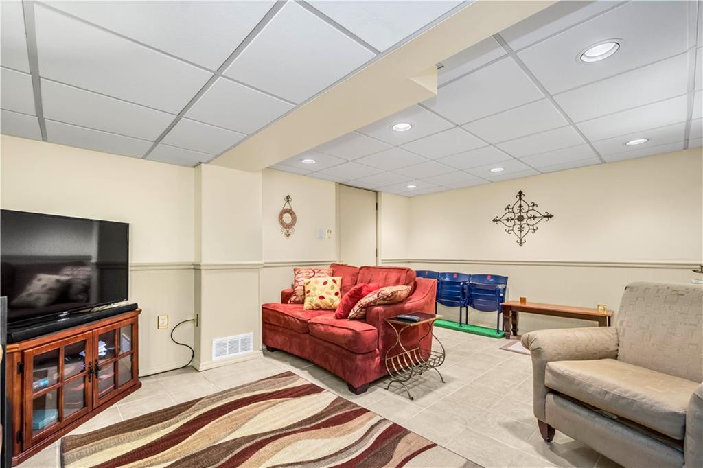 1616 Wilson Road Pittsburgh, PA 15236 - Photo 19 of 22 Gallery Image 19