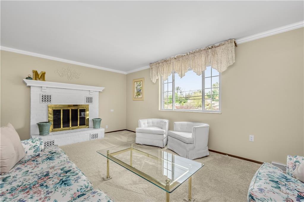 1616 Wilson Road Pittsburgh, PA 15236 - Photo 4 of 22 Gallery Image 4