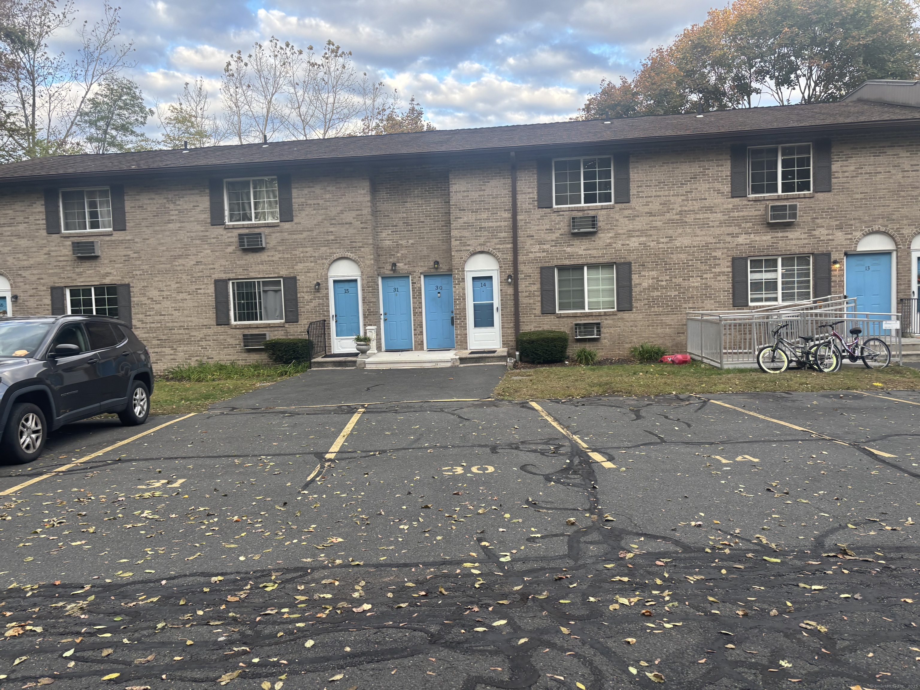 35 Mountain Village Road, Unit 30 Waterbury, CT 06706 - Photo 3 of 19