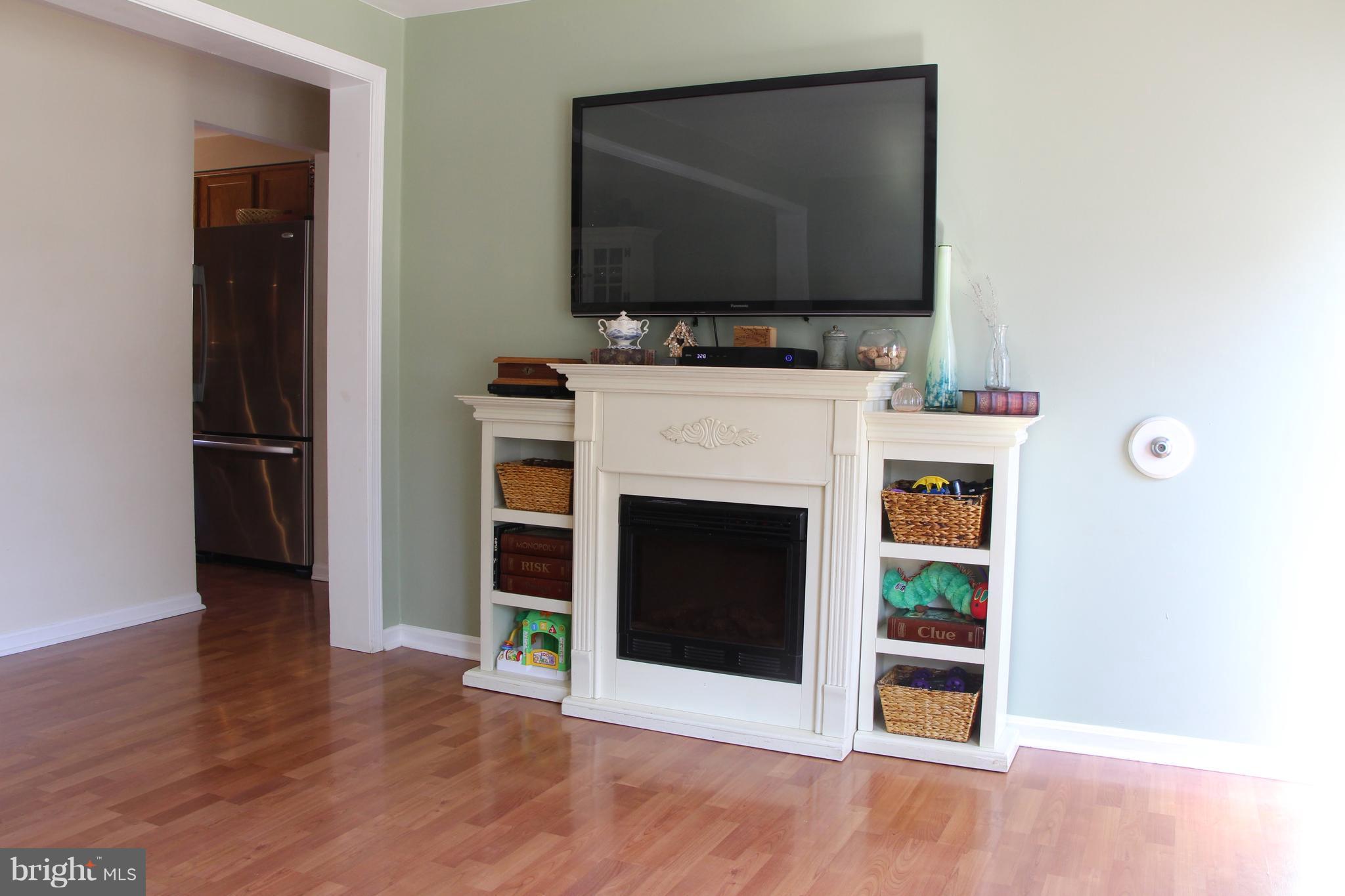 920 Crystal Rock Road Lusby, MD 20657 - Photo 8 of 27 Living Room