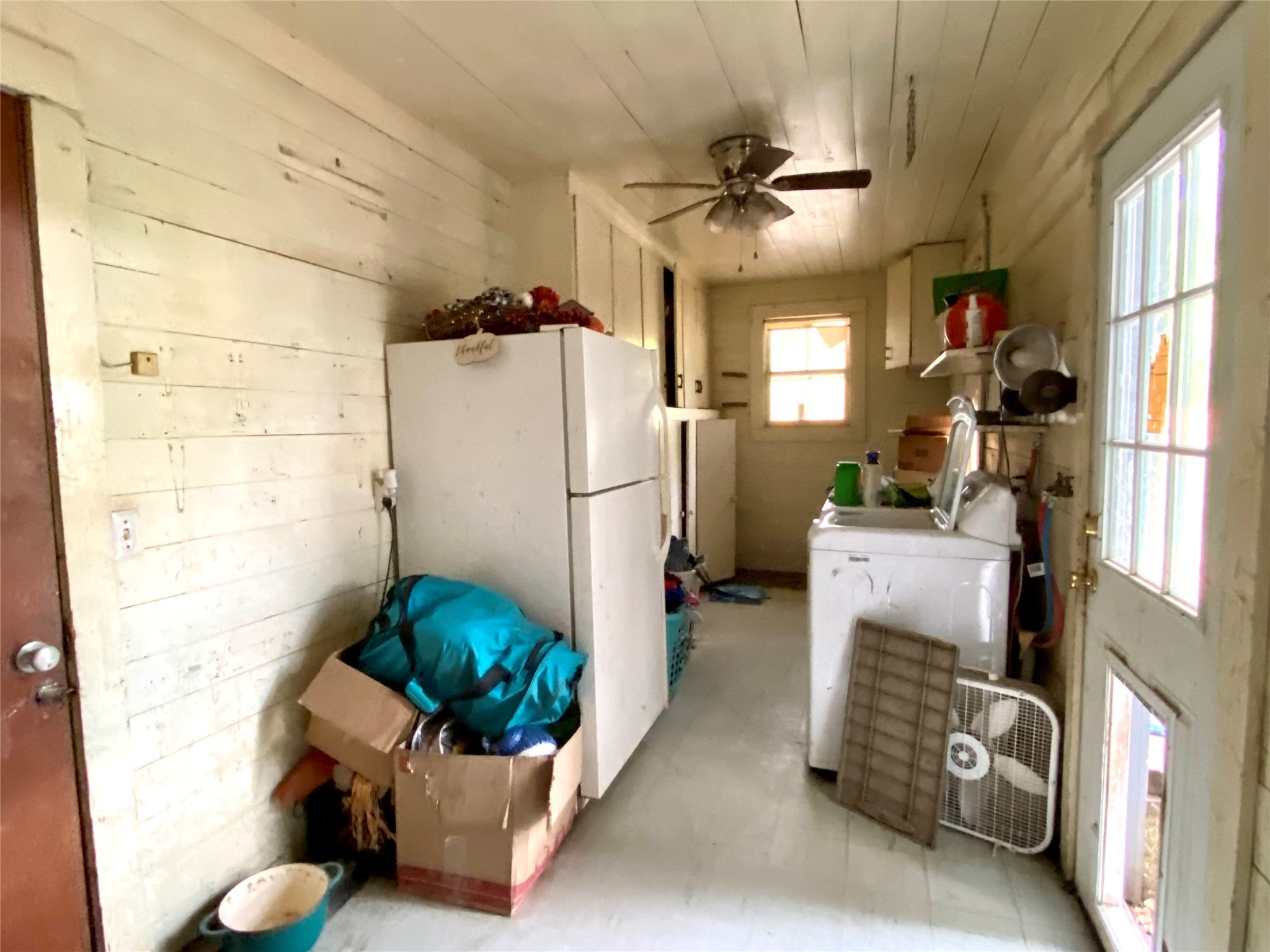 6814 Church Street Wallis, TX 77485 - Photo 21 of 29 a living room with furniture and a window