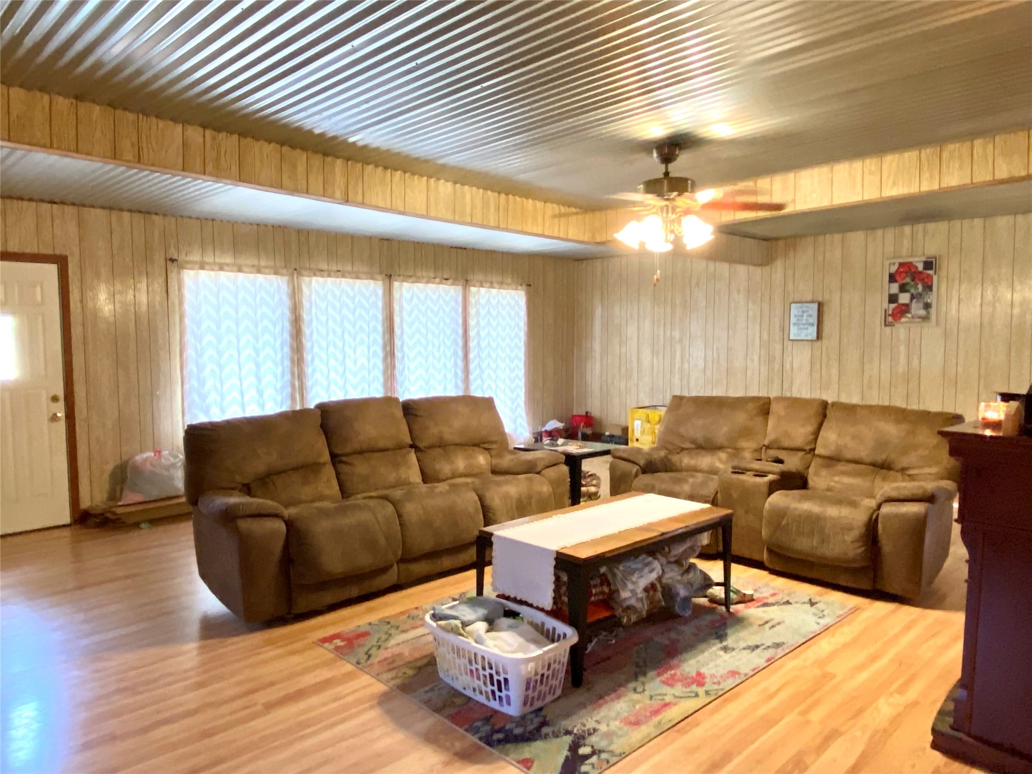 6814 Church Street Wallis, TX 77485 - Photo 10 of 29 a living room with furniture and wooden floor