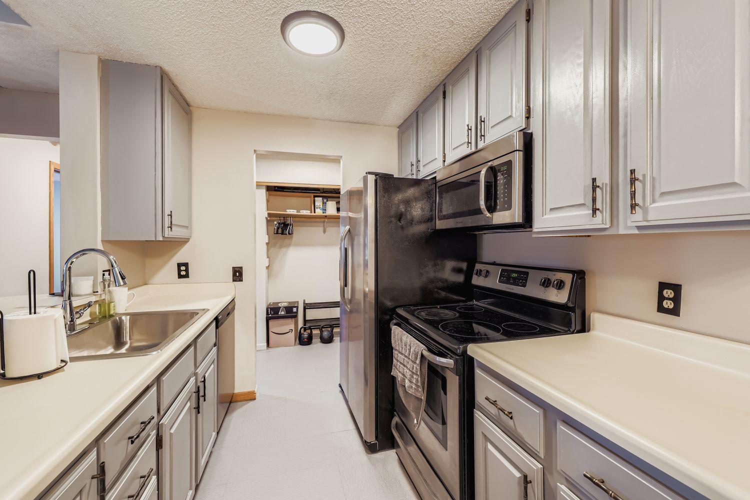 766 County Rd F West, Unit 715 Shoreview, MN 55126 - Photo 5 of 16 Gallery Image 5