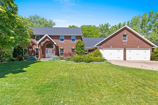 $650,000 | 2110 Shady Lane, Green Bay, WI 54313