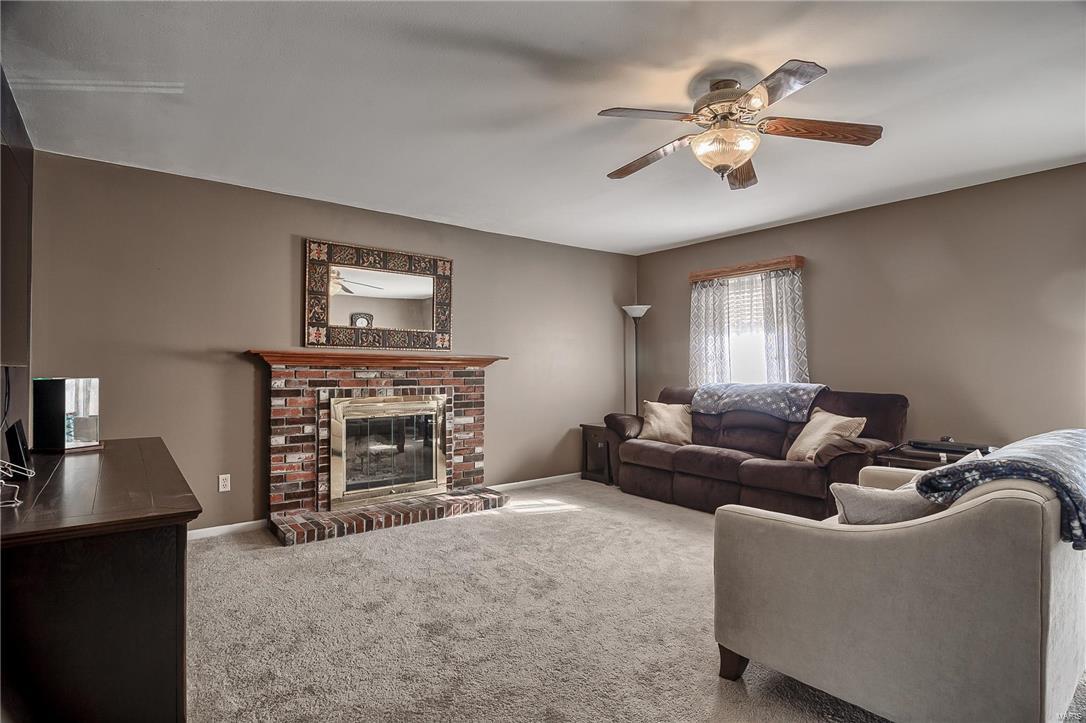 1831 Strawberry Ridge Drive Ballwin, MO 63021 - Photo 4 of 31 Gallery Image 4