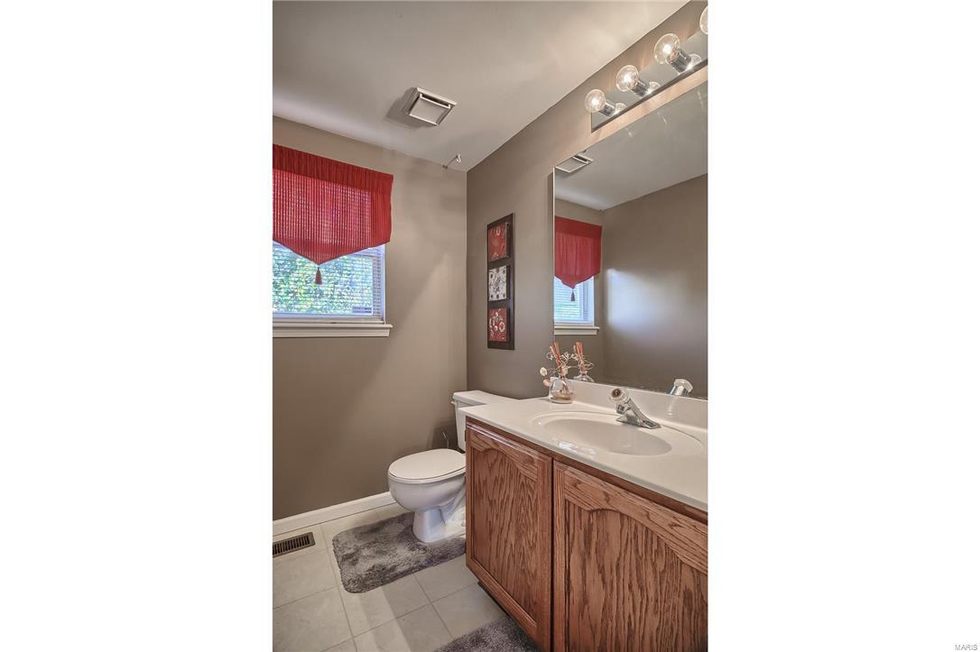 1831 Strawberry Ridge Drive Ballwin, MO 63021 - Photo 8 of 31 Gallery Image 8