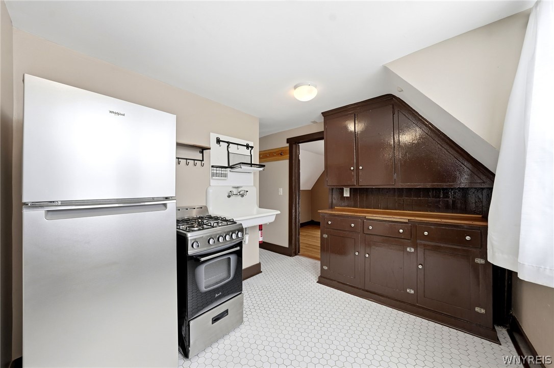 78 15th Street Buffalo, NY 14213 - Photo 16 of 25