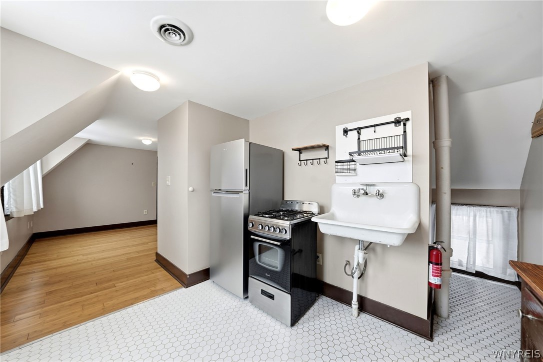 78 15th Street Buffalo, NY 14213 - Photo 17 of 25