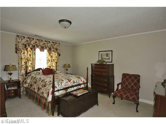 509 Adams Gate Road Winston-Salem, NC 27107 - Photo 10 of 16 2nd Bedroom.
