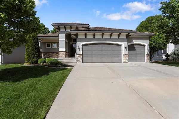 $535,000 | 3928 Northeast Independence Avenue, Lee's Summit, MO 64064