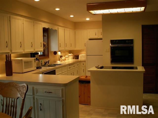 1190 East Lincoln Road Eldridge, IA 52748 - Photo 2 of 9 Gallery Image 2