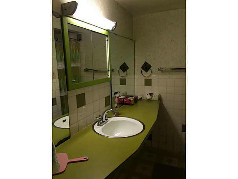 114 Klein Road New Brighton, PA 15066 - Photo 16 of 21 Full Bath.