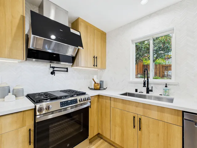 $1,249,000 | 17658 Garland Court, Castro Valley, CA 94546