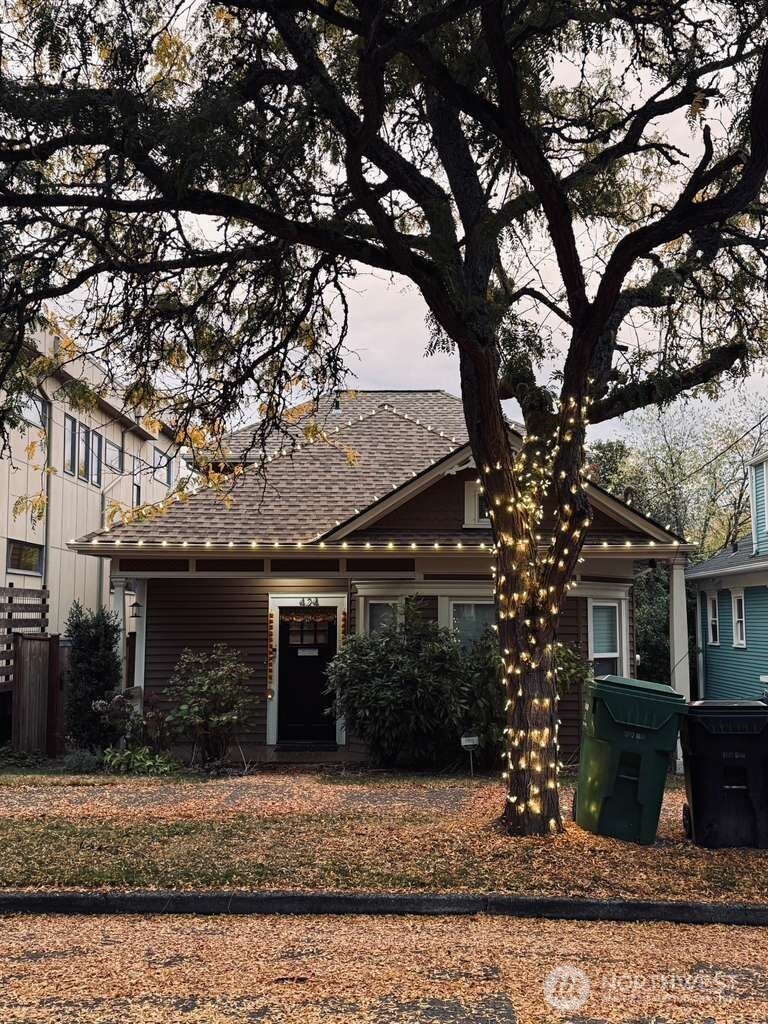 424 27th Avenue East Seattle, WA 98112 - Photo 34 of 36 a front view of a house with garden