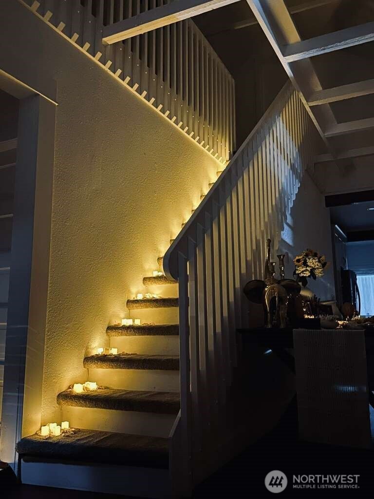 424 27th Avenue East Seattle, WA 98112 - Photo 36 of 36 a view of entryway