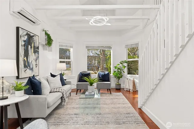 $1,000,000 | 424 27th Avenue East, Seattle, WA 98112