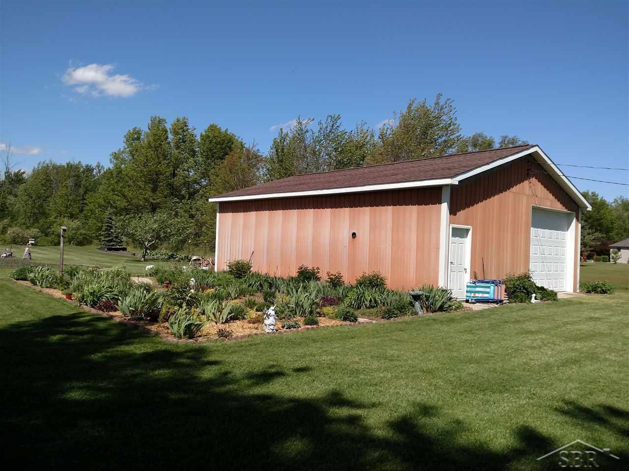 16720 Ederer Road Hemlock, MI 48626 - Photo 4 of 13 31334566-3.JPG