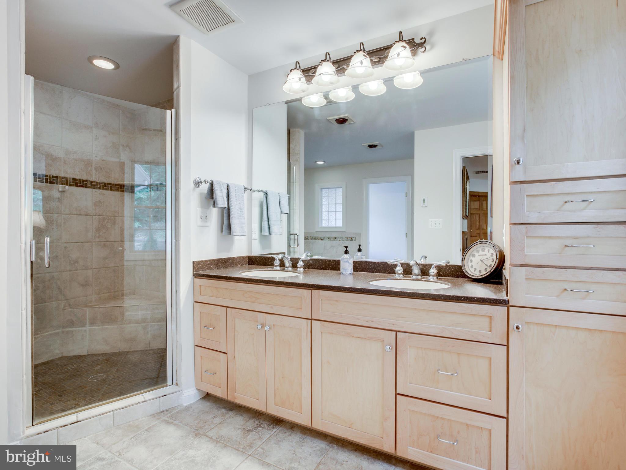 6612 Ridgeway Drive Springfield, VA 22150 - Photo 17 of 30 Bath (Master)