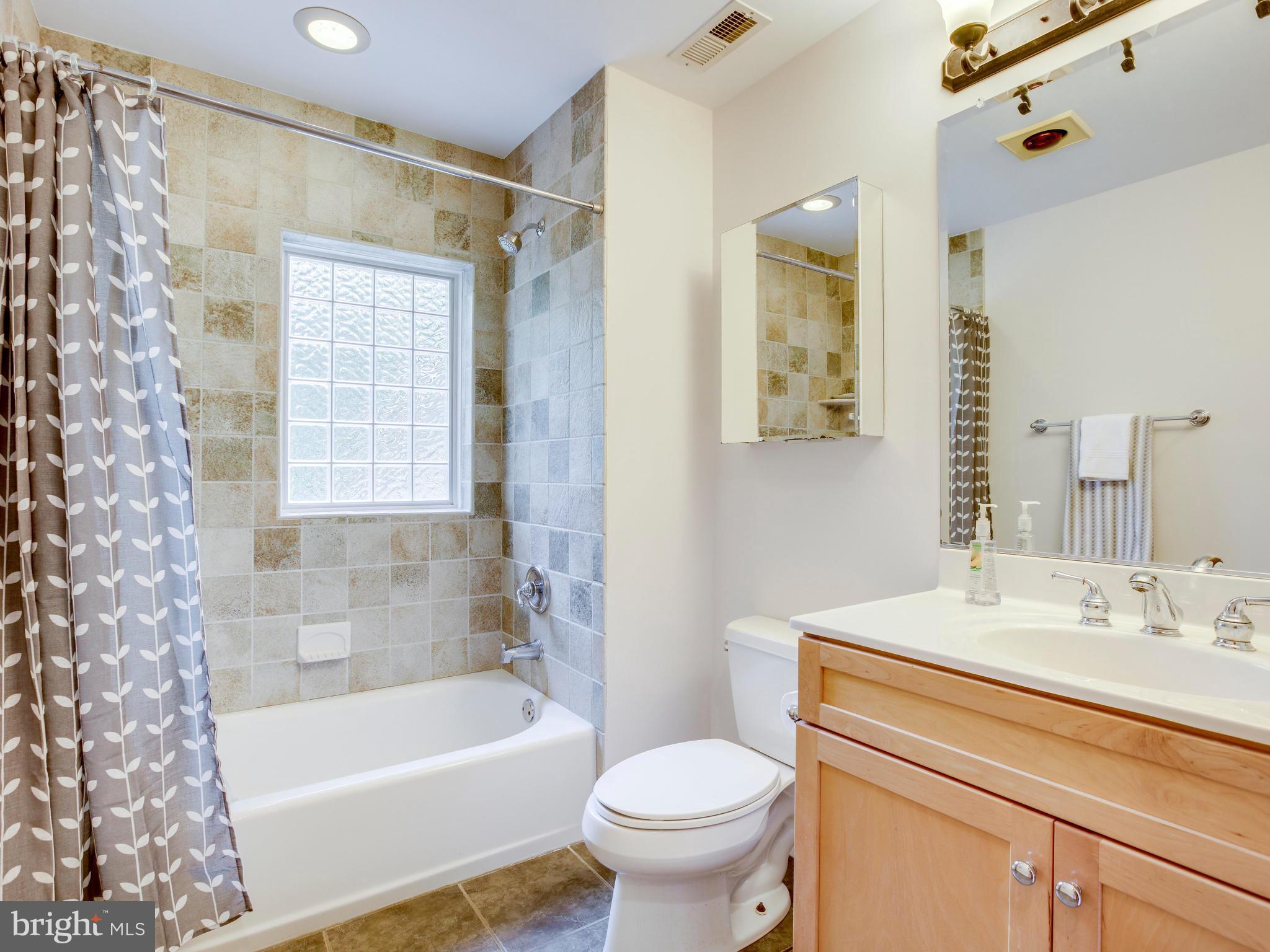 6612 Ridgeway Drive Springfield, VA 22150 - Photo 24 of 30 2nd Level Hall Bath