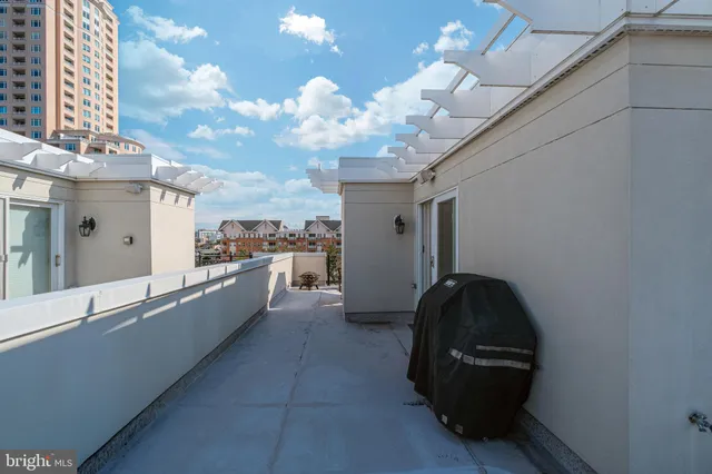 a view of an entryway of the house
