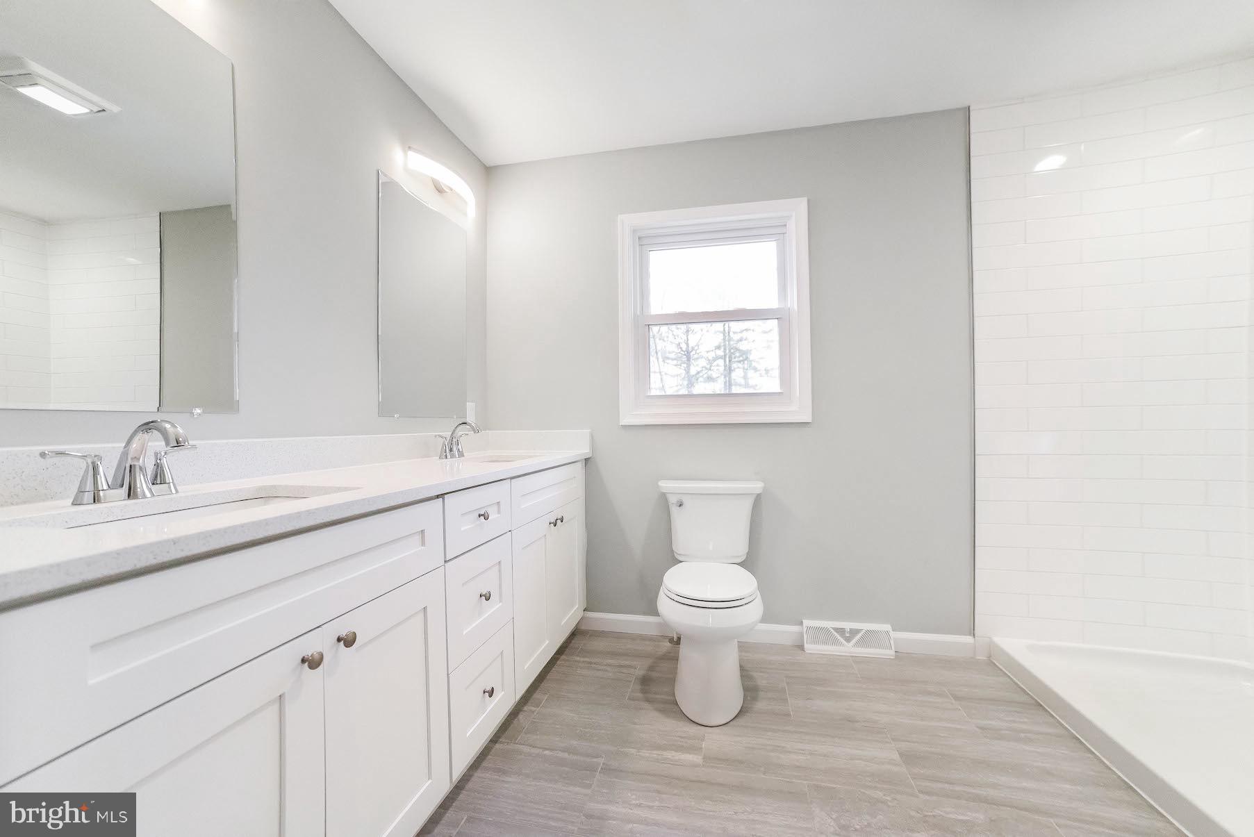 48931 Chisleytown Road St. Inigoes, MD 20684 - Photo 12 of 36 Large master bath