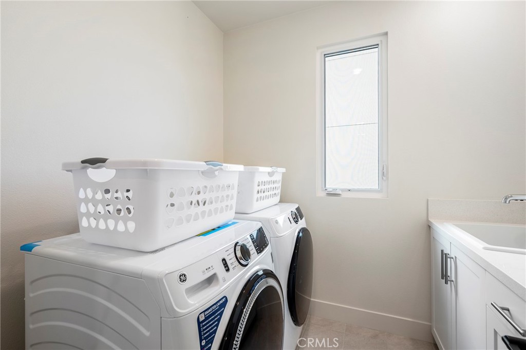 2053 Peebler Way Tustin, CA 92782 - Photo 27 of 37 a utility room with dryer and washer