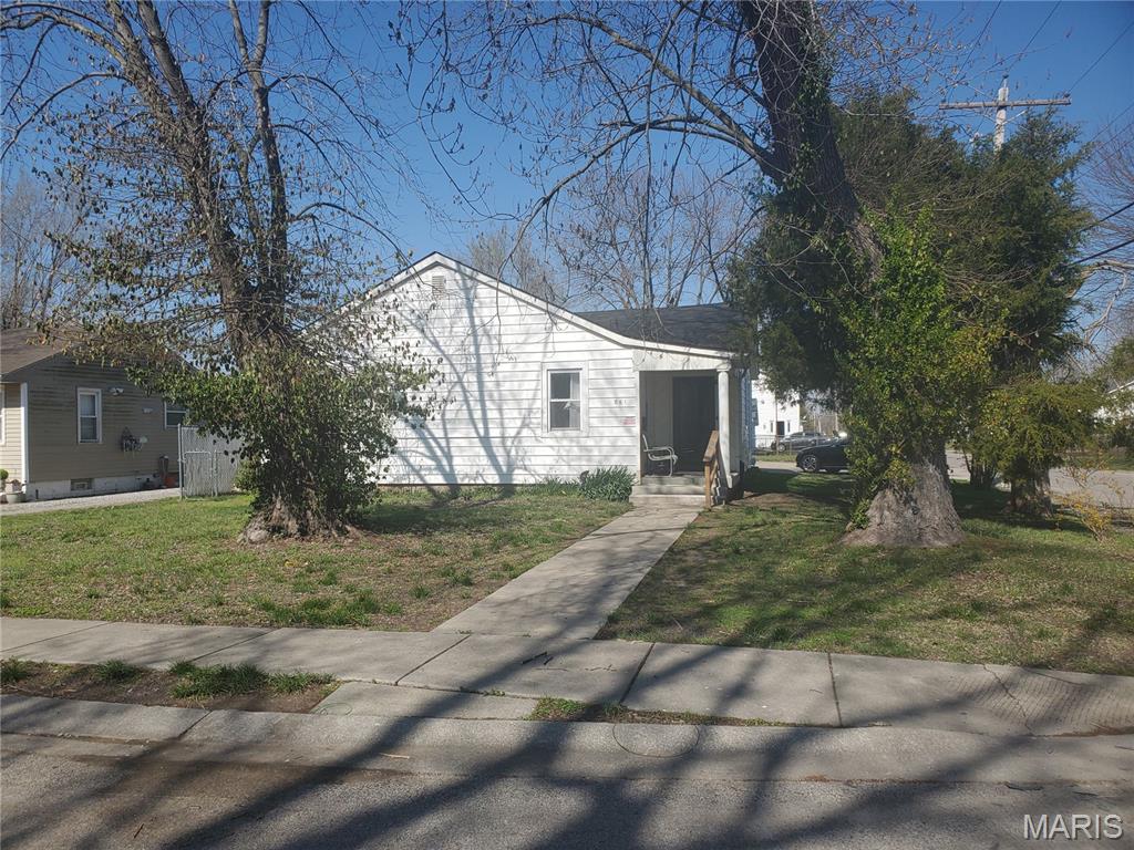 861 Pershing Street East St. Louis, IL 62203 - Photo 1 of 58