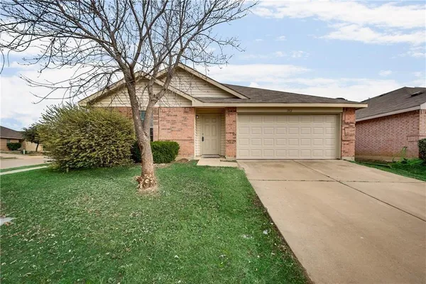 $2,095 | 1512 Queens Brook Lane, Fort Worth, TX 76140