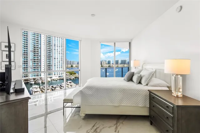 $900,000 | 17111 Biscayne Boulevard, Unit 803, North Miami Beach, FL 33160