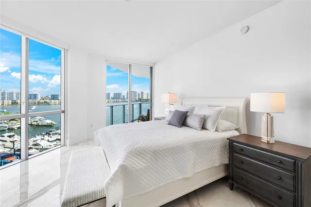 $900,000 | 17111 Biscayne Boulevard, Unit 803, North Miami Beach, FL 33160