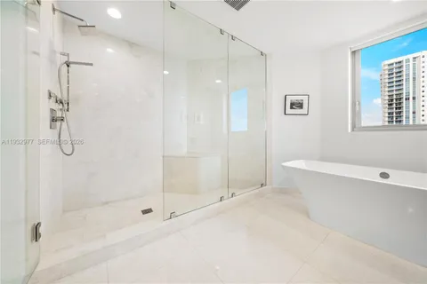 $930,000 | 17111 Biscayne Boulevard, Unit 803, North Miami Beach, FL 33160