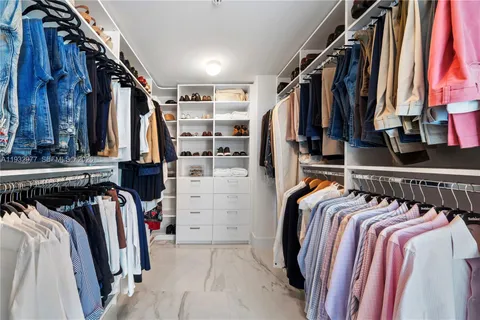 $930,000 | 17111 Biscayne Boulevard, Unit 803, North Miami Beach, FL 33160