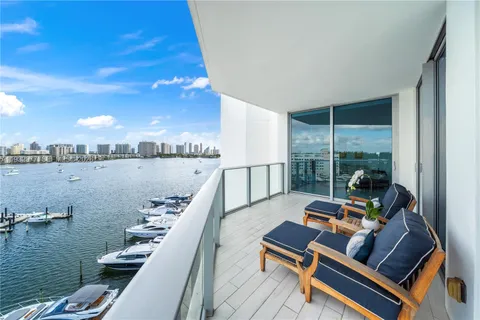 $930,000 | 17111 Biscayne Boulevard, Unit 803, North Miami Beach, FL 33160