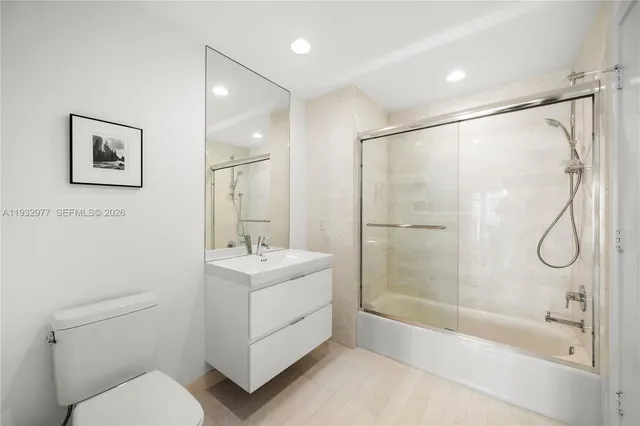 $900,000 | 17111 Biscayne Boulevard, Unit 803, North Miami Beach, FL 33160