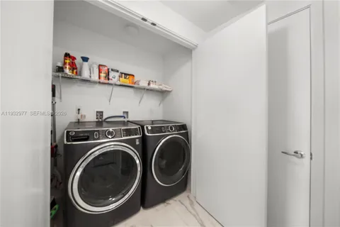 $930,000 | 17111 Biscayne Boulevard, Unit 803, North Miami Beach, FL 33160