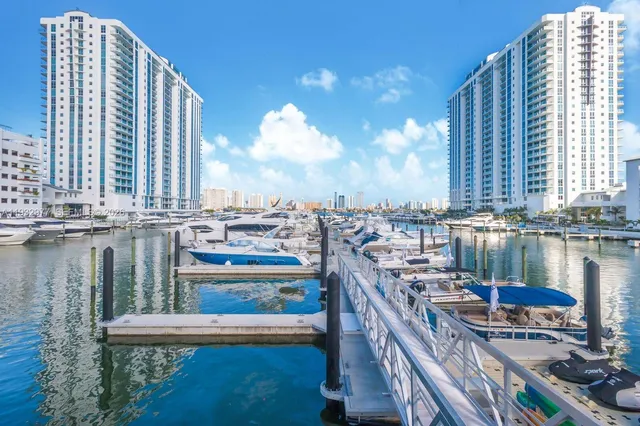 $900,000 | 17111 Biscayne Boulevard, Unit 803, North Miami Beach, FL 33160